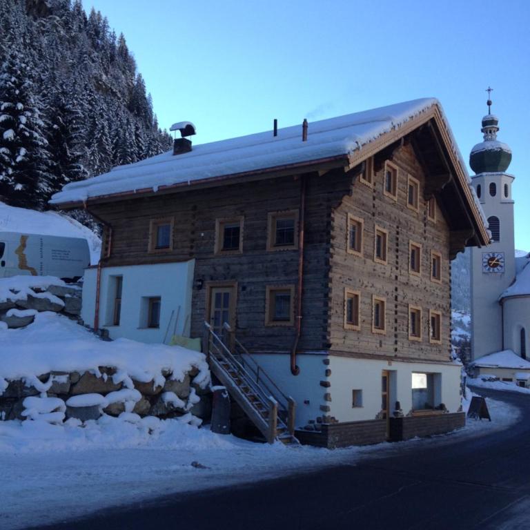 Uriges Alpen-Apartment Juen Stefan - Silvretta Premium Card inklusiv - Apartment mit 4 Schlafzimmern - 2