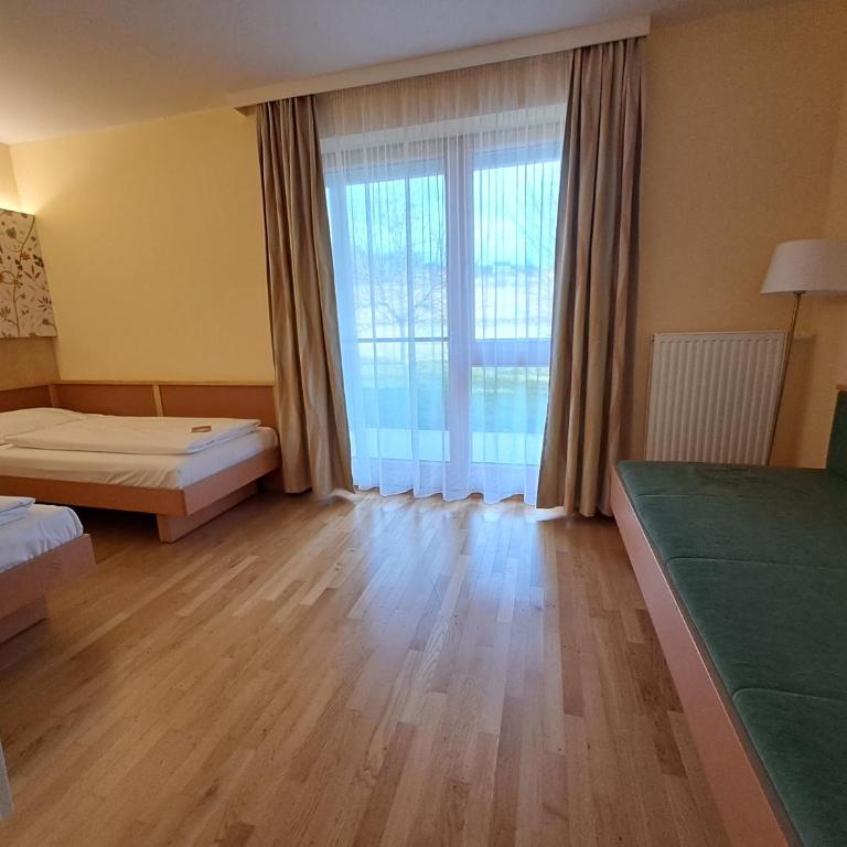 JUFA Hotel Stubenbergsee - Self Check-in - Dreibettzimmer - 4