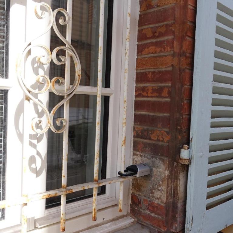 Central, charming and peaceful - Two-Bedroom Apartment - 4