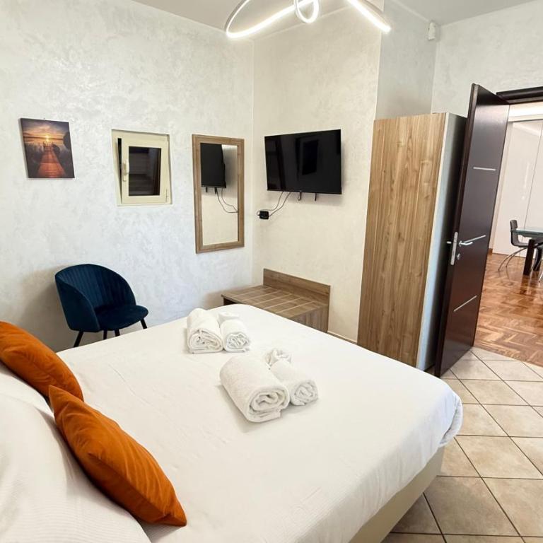 LUXURY AV - Two-Bedroom Apartment - 18