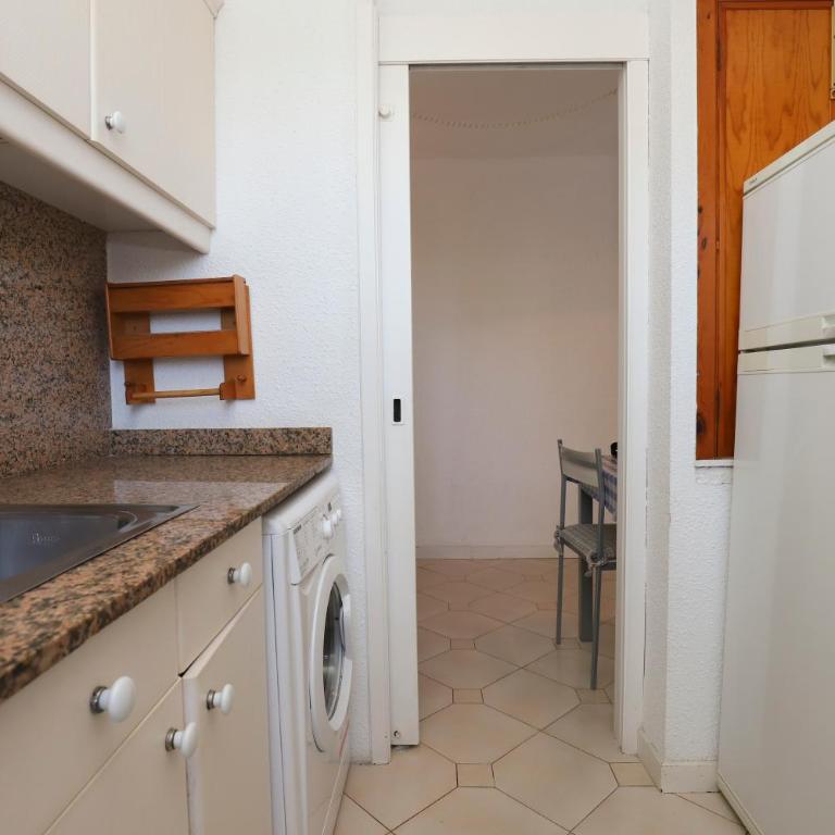 DIFERENTFLATS Novelty - Apartamento de 2 dormitorios con balcón y vistas al mar - 8