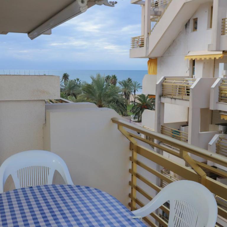DIFERENTFLATS Novelty - Apartamento de 2 dormitorios con balcón y vistas al mar - 1