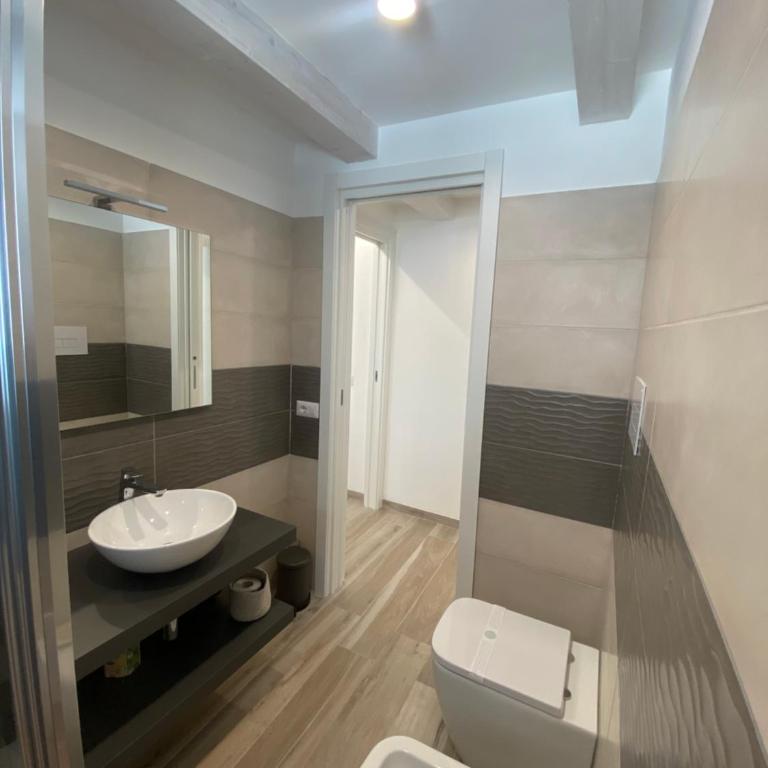 La Maschera Apartments - One-Bedroom Apartment - 6