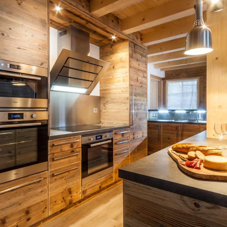 Les Couadzous Samoëns Centre, Sauna, Jacuzzi, 6 chambres, 7 salles de bains, 16 pers 250 m2 - Chalet - 2