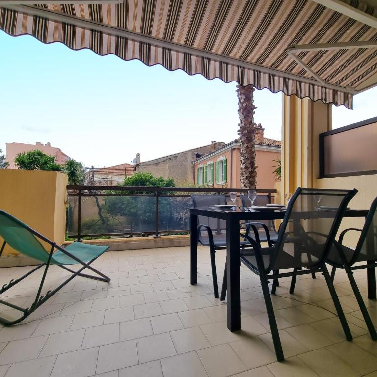 L'escapade - T2 en centre ville avec terrasse, clim et wifi - One-Bedroom Apartment - 16