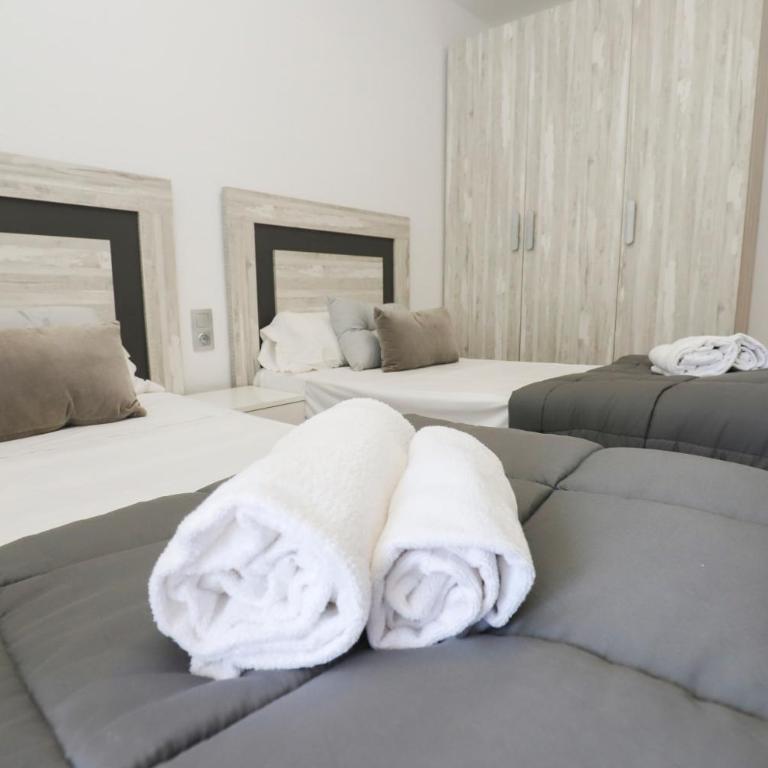 DIFFERENTFLATS Living Park Families - Apartamento de 2 dormitorios con vistas a la piscina - 9