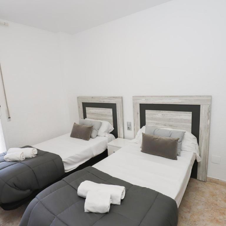 DIFFERENTFLATS Living Park Families - Apartamento de 2 dormitorios con vistas a la piscina - 7