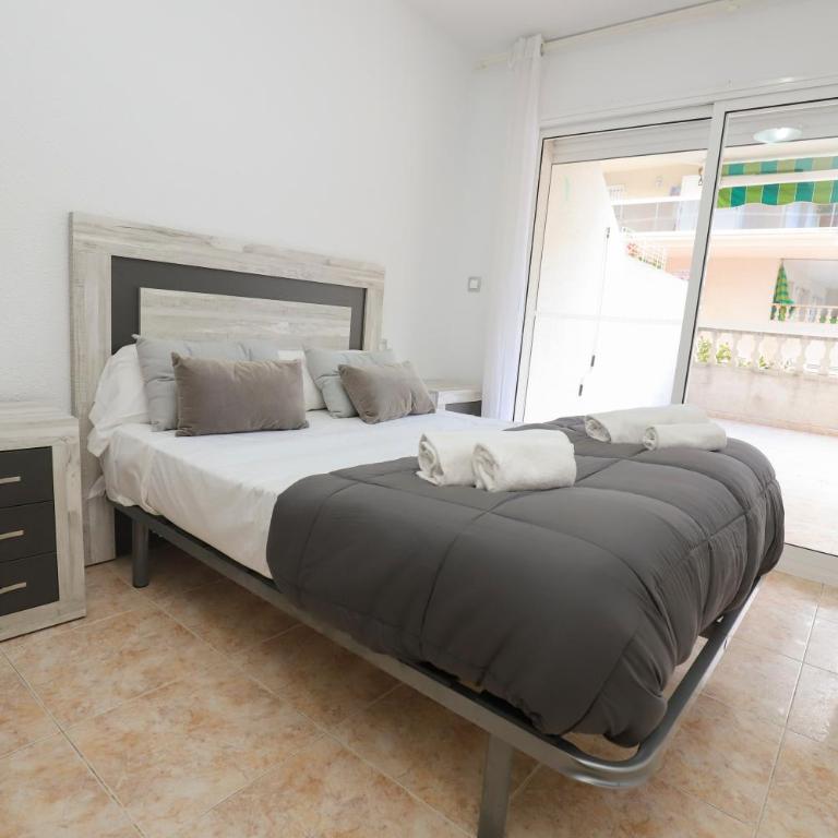 DIFFERENTFLATS Living Park Families - Apartamento de 2 dormitorios con vistas a la piscina - 6