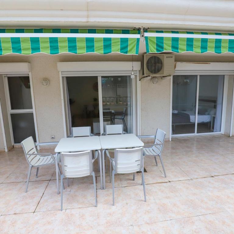 DIFFERENTFLATS Living Park Families - Apartamento de 2 dormitorios con vistas a la piscina - 4