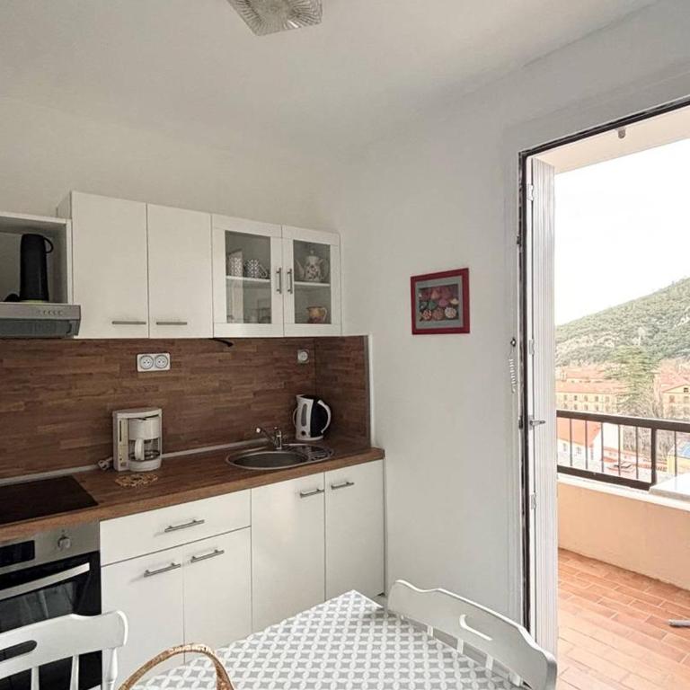 Charmant F2 avec Balcon et Parking à 50m des Thermes, Centre-Ville - Animaux Acceptés - Appartement 1 Chambre - 8