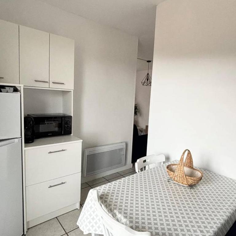 Charmant F2 avec Balcon et Parking à 50m des Thermes, Centre-Ville - Animaux Acceptés - Appartement 1 Chambre - 9