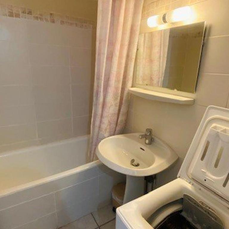 Charmant F2 avec Balcon et Parking à 50m des Thermes, Centre-Ville - Animaux Acceptés - Appartement 1 Chambre - 10