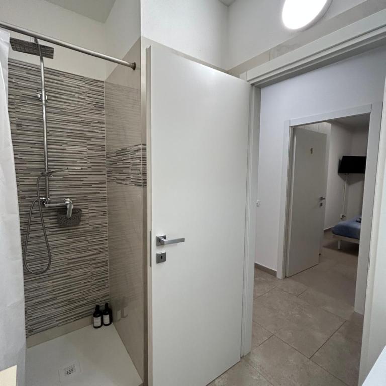 La Veranda Guest Rooms - Free Public Transport & Parking, close to City Center - Camera Matrimoniale - 5