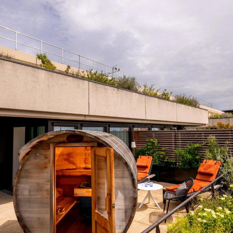 FirstName Bordeaux, Part of JdV by Hyatt - Chambre Lit King-Size Premier avec Terrasse et Sauna - 16