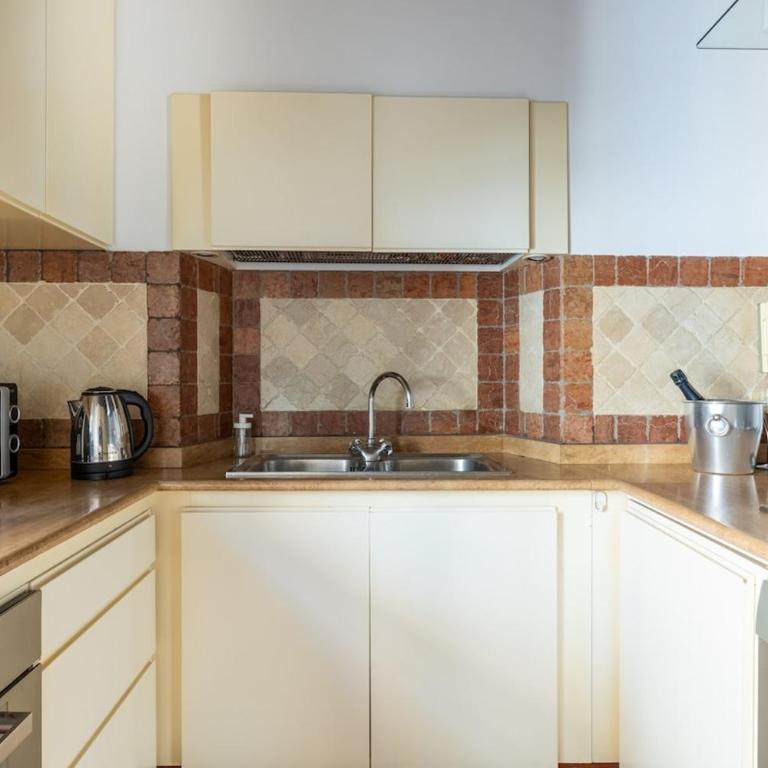 NOSTROMONDO Prestigious 2 bedrooms Domus in Forum Area - Appartamento con 2 Camere da Letto e Balcone - 8