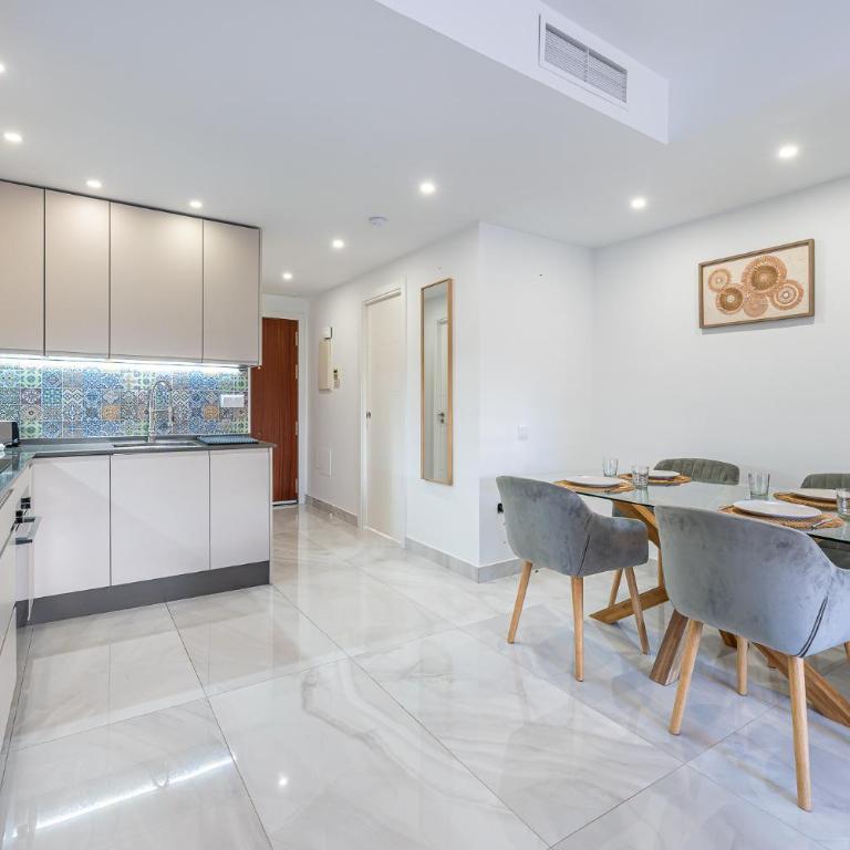 Los Jarales Club Calahonda - Apartamento con vistas al jardín - 1