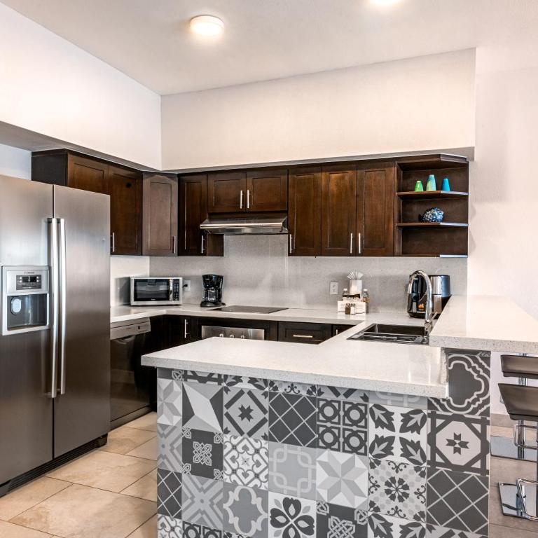 Laguna Shores Resort - Two-Bedroom Deluxe Apartment with Ocean View - 2