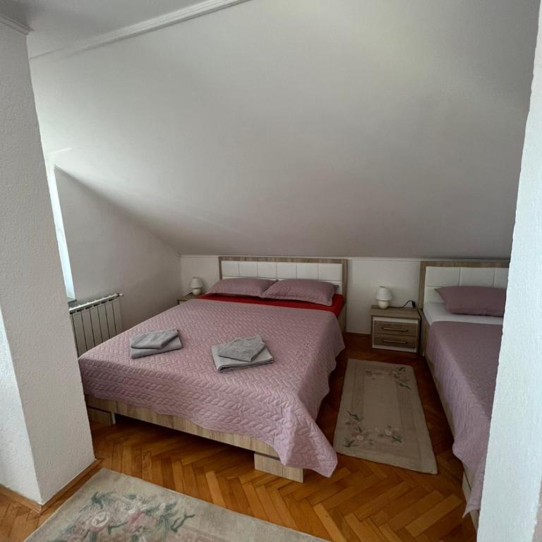 White house - Two-Bedroom Apartment - 5