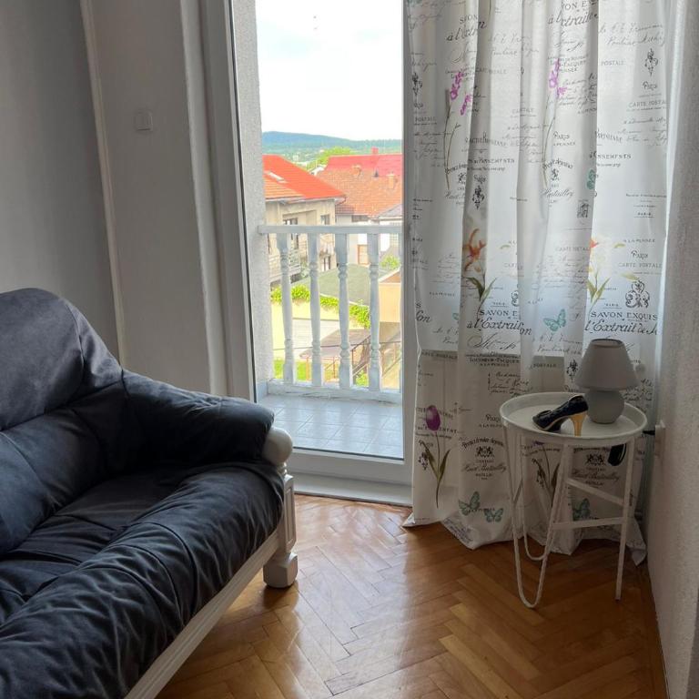 White house - Two-Bedroom Apartment - 13