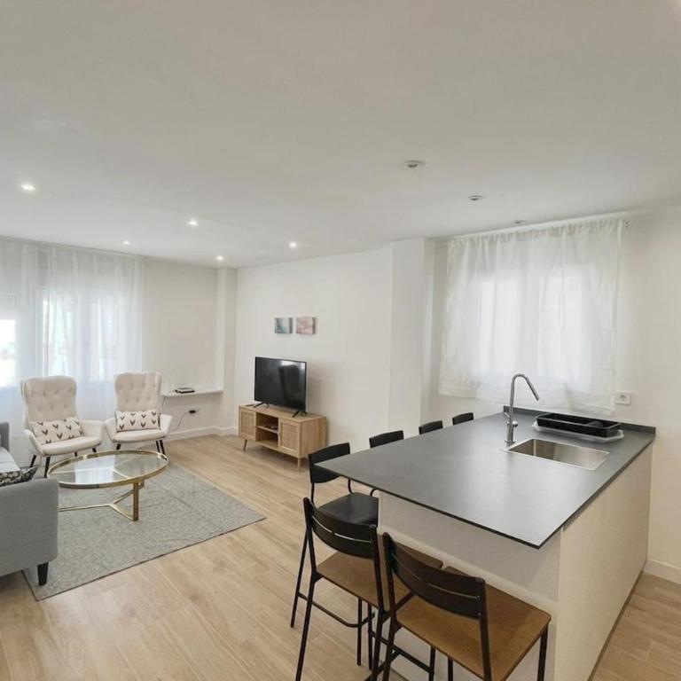 Céntrico apartamento Triana - Three-Bedroom Apartment - 1
