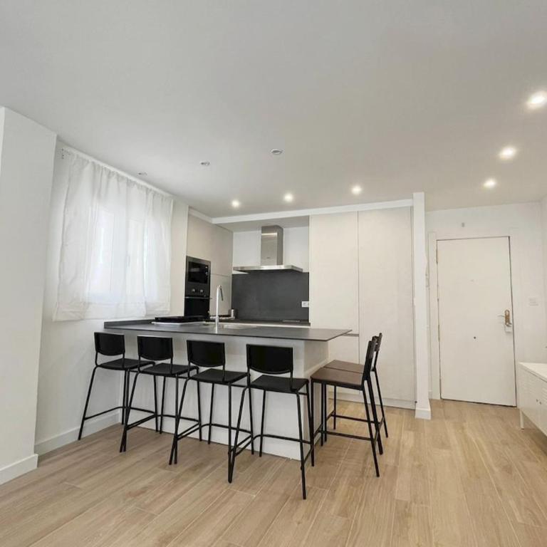 Céntrico apartamento Triana - Three-Bedroom Apartment - 8