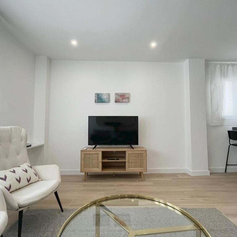 Céntrico apartamento Triana - Three-Bedroom Apartment - 9