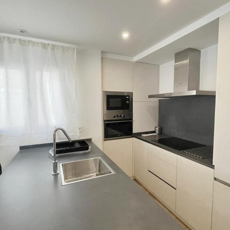 Céntrico apartamento Triana - Three-Bedroom Apartment - 10