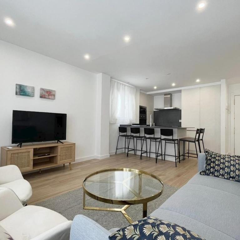 Céntrico apartamento Triana - Three-Bedroom Apartment - 14