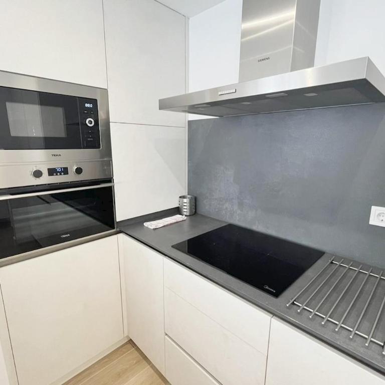 Céntrico apartamento Triana - Three-Bedroom Apartment - 16