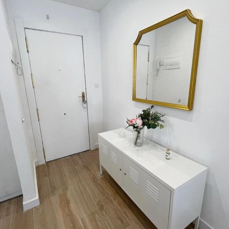 Céntrico apartamento Triana - Three-Bedroom Apartment - 20