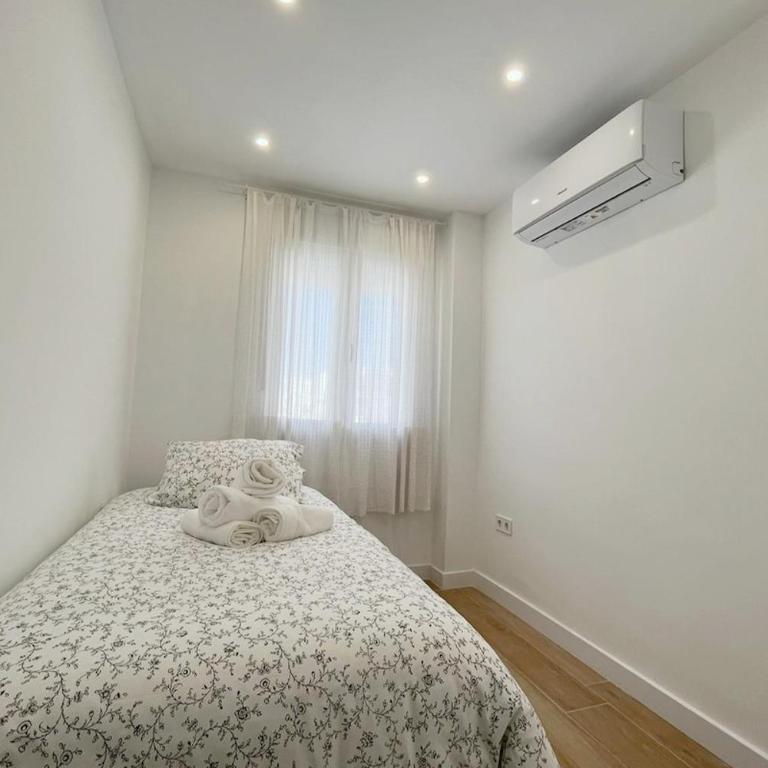 Céntrico apartamento Triana - Three-Bedroom Apartment - 24