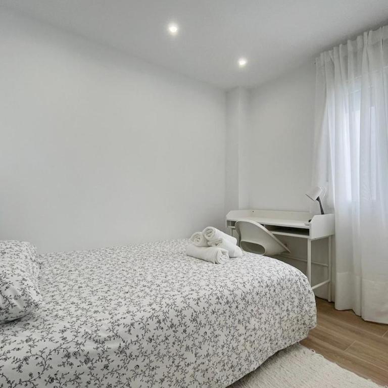 Céntrico apartamento Triana - Three-Bedroom Apartment - 28