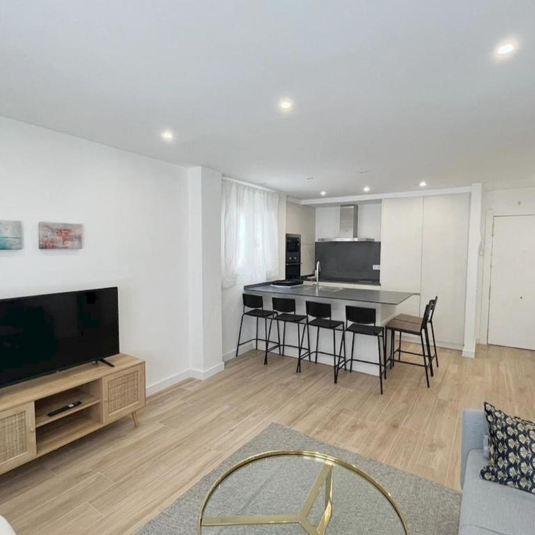 Céntrico apartamento Triana - Three-Bedroom Apartment - 30