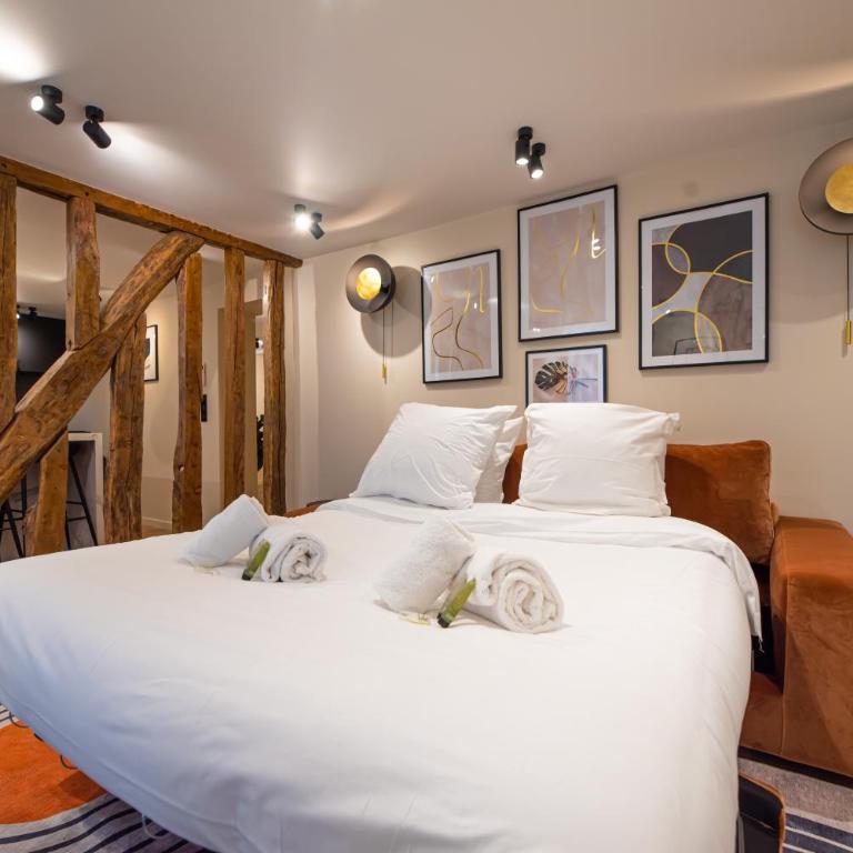 CIA - Home on Grands Boulevards - Three-Bedroom Deluxe Apartment - 2