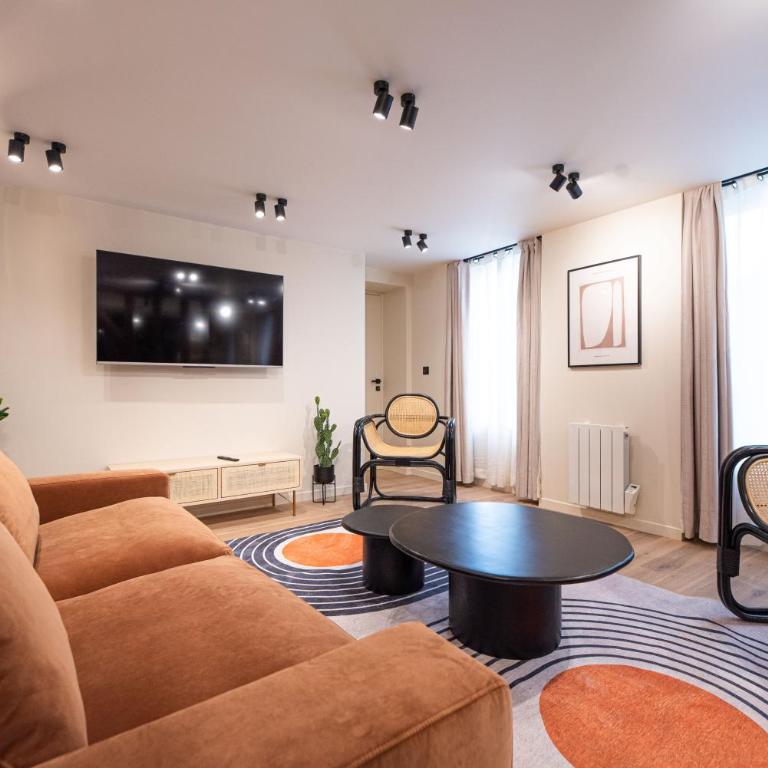 CIA - Home on Grands Boulevards - Three-Bedroom Deluxe Apartment - 4