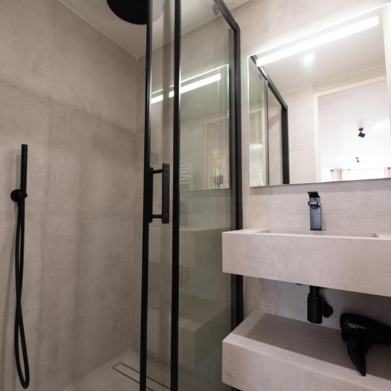 CIA - Home on Grands Boulevards - Three-Bedroom Deluxe Apartment - 6