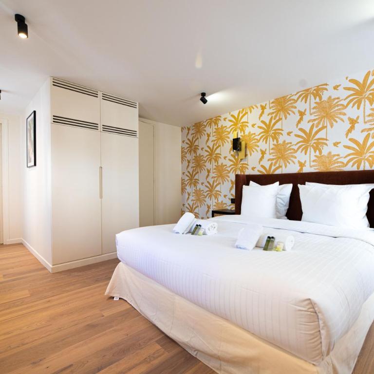 CIA - Home on Grands Boulevards - Three-Bedroom Deluxe Apartment - 7