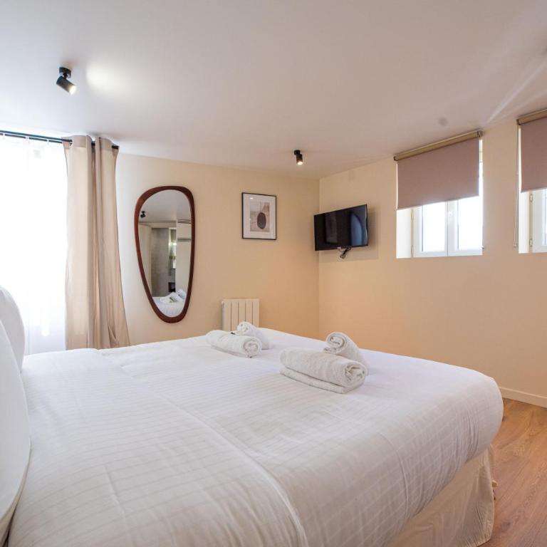 CIA - Home on Grands Boulevards - Three-Bedroom Deluxe Apartment - 9