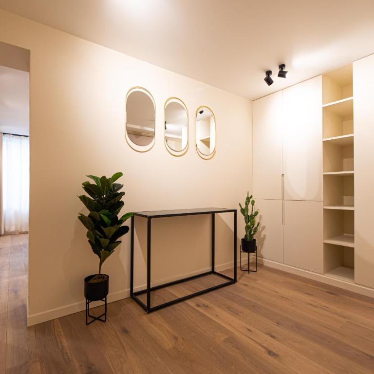 CIA - Home on Grands Boulevards - Three-Bedroom Deluxe Apartment - 10