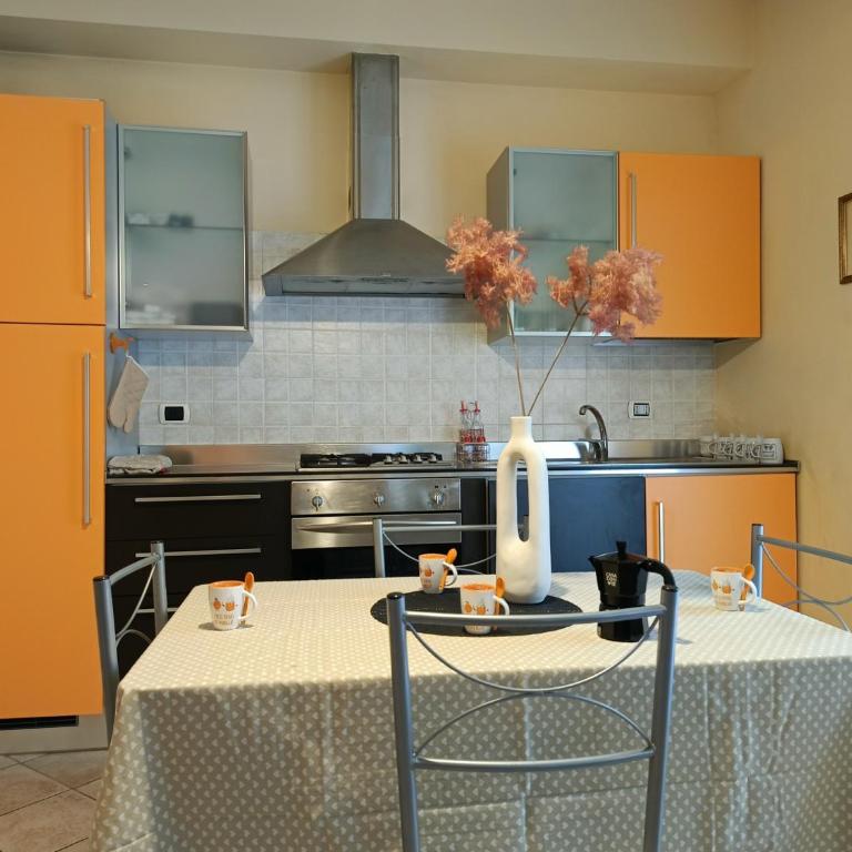 Appartamento Davide - In Centro a San Benedetto del Tronto - Appartamento con 2 Camere da Letto - 2