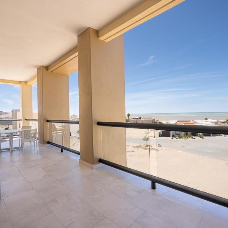 Laguna Shores Resort - Penthouse Apartment - 3