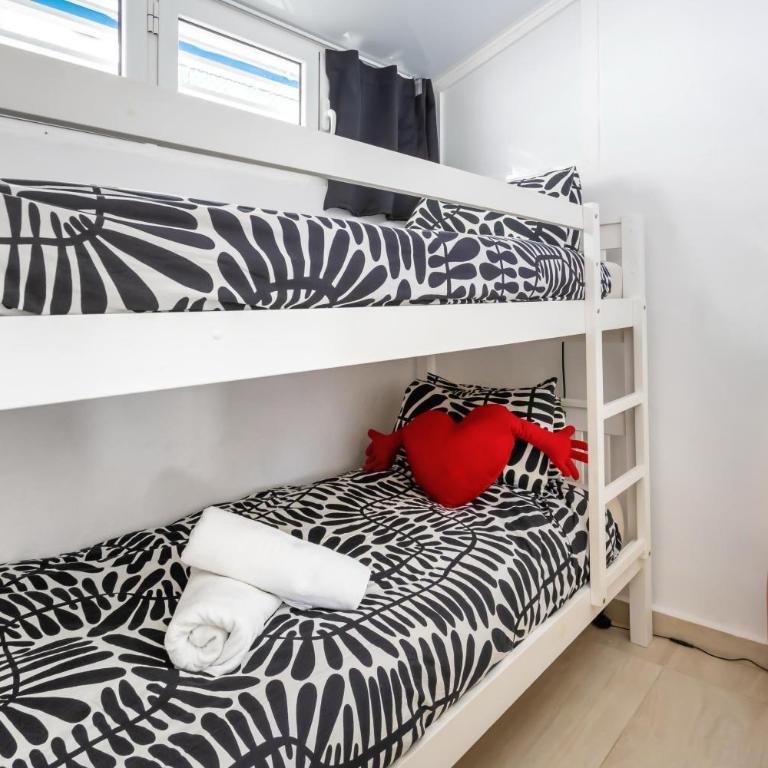 Casa LINC - Renovated Apt Close to Center and Beach - Three-Bedroom Apartment - 23