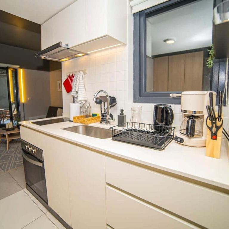 Apartment with Private Terrace Steps from Metro - Apartamento - 24