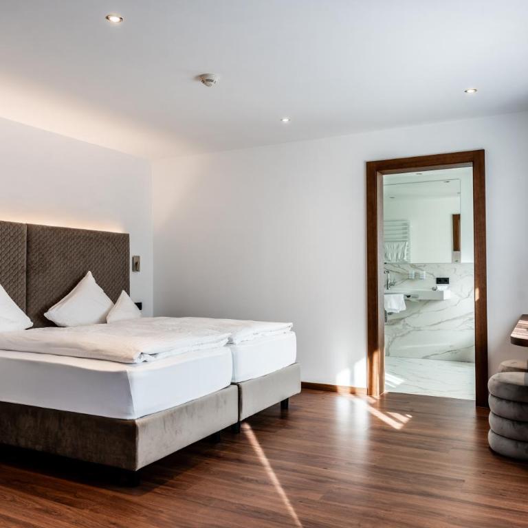 Hotel Maria Theresia - Deluxe Doppelzimmer mit Balkon - 3