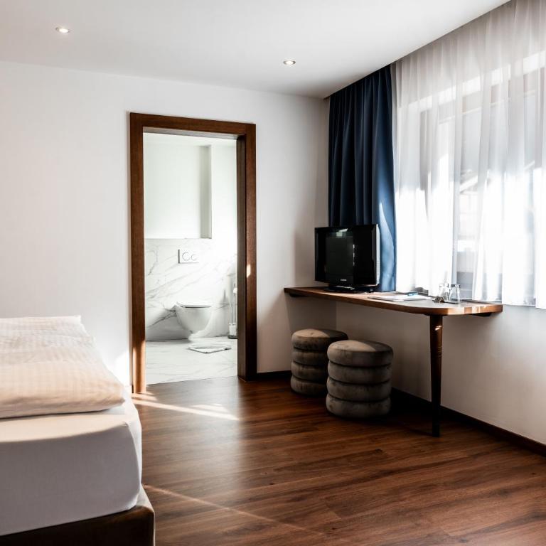 Hotel Maria Theresia - Deluxe Doppelzimmer mit Balkon - 7