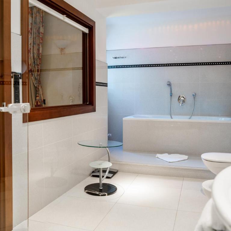 Hotel Maria Theresia - Suite mit Balkon - 1