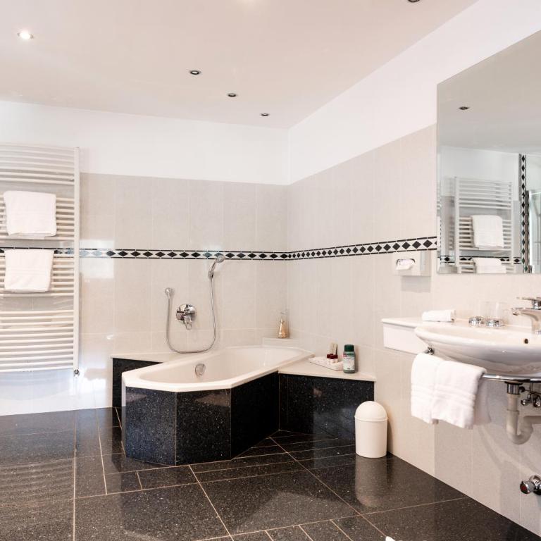 Hotel Maria Theresia - Suite mit Balkon - 2