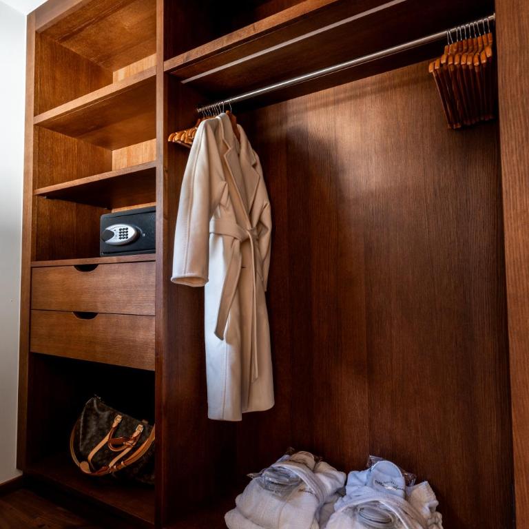 Hotel Maria Theresia - Deluxe Doppelzimmer mit Balkon - 9