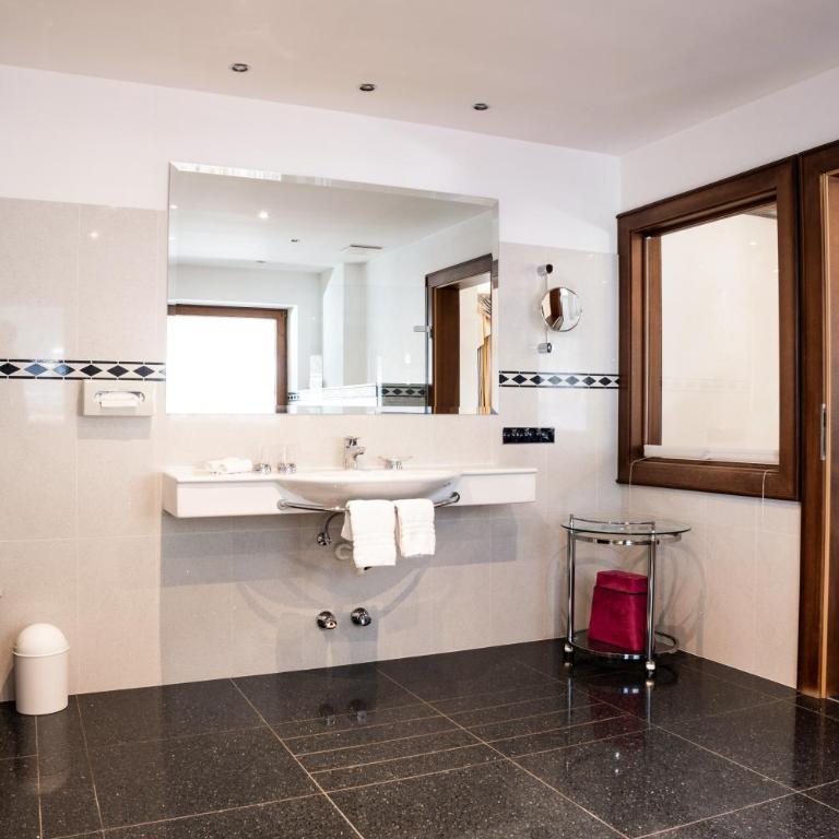 Hotel Maria Theresia - Suite mit Balkon - 6