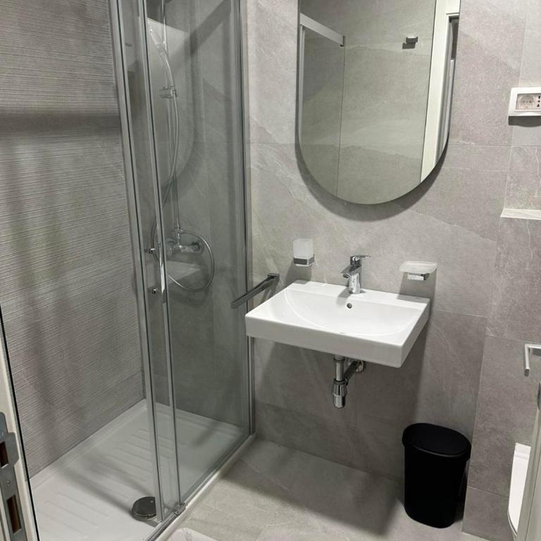 Stylish one bedroom apartment Central Point with -GARAGE 5 EUR PER DAY - One-Bedroom Apartment - 9
